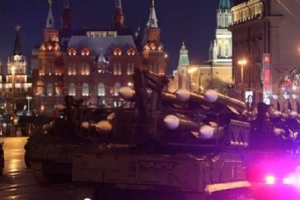 Rusiya hərbi gücünü nümayiş etdirir - VİDEO