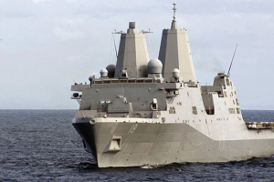 İran ABŞ hərbi gəmisini mühasirəyə aldı