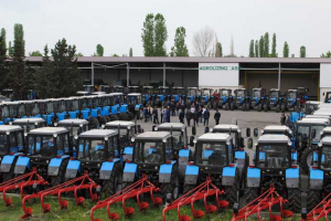 Kənd təsərrüfatçıları DİQQƏT - 181 kombayn, 1700-dən çox traktor gətirildi