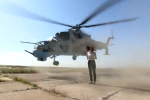 Ordu günü şok olay: Vertolyot jurnalistin üstündən uçdu +VİDEO
