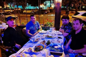 Elmar Vəliyev oğlu ilə restoranda - Yeni foto
