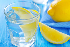 Səhərinizi limonlu su ilə açın - Xərçəng riskini minimuma endirir
