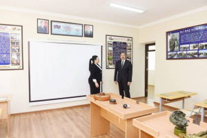 Prezident İlham Əliyev məktəblərə baş çəkdi - FOTOLAR