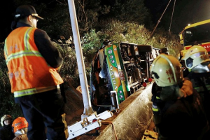 Tayvanda avtobus aşıb: 32 ölü