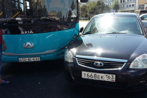 Sumqayıtda sərnişin avtobusu qəza törətdi 