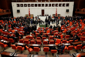 Parlament dəyişikliyə `hə` dedi  - Türkiyə referenduma gedir