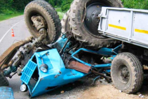 Sürücü traktorun altında qalıb öldü