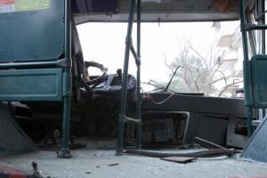 Sərnişin dolu avtobus betonqarışdıran maşınla toqquşdu