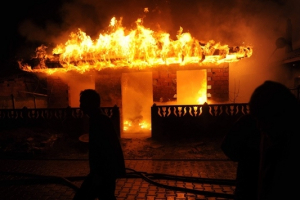 Salyanda 4 otaqlı ev yandı