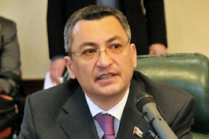 Azərbaycanlı deputat Kris Smiti debata çağırdı