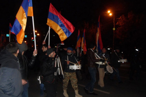 Ermənistanda vəziyyət gərgindir - Sarkisyana qarşı mitinq başladı (CANLI YAYIM)