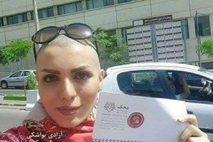 İranda yeni inqilab - Qadınlar saçlarını keçəl edir