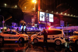 İstanbulda polisə silahlı hücum edildi