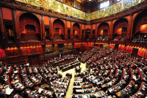İtaliya parlamentində Türkiyə gərginliyi