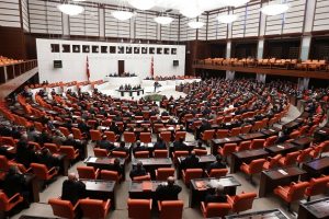 Türkiyə parlamentində qızğın müzakirələr - İkinci tur