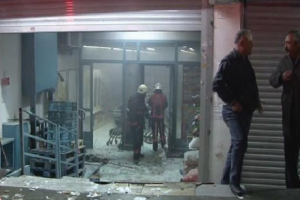 İstanbulda mağazaya `Molotov kokteyli` atılıb