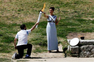 Yunanıstanda Olimpiya məşəli belə yandırıldı - Fotolar