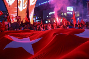 Türkiyə ayağa qalxdı - meydanda azərbaycanlılar da var