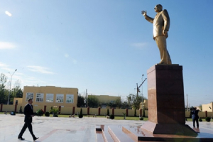Prezident Heydər Əliyevin abidəsini ziyarət etdi