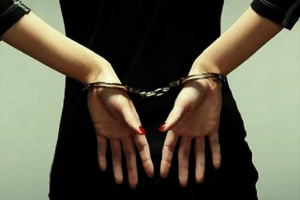 Polisi aldadan qadın azadlığa çıxdı