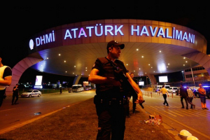 İstanbul yenə qarışdı: Hava limanında atışma