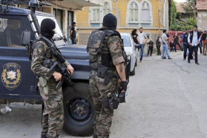 Türkiyədə zirehli maşın aşdı :7 polis yaralandı