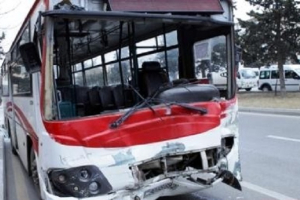 Avtobus qəzası: ölən və yaralananlar var