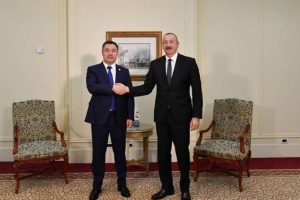 Qırğız Respublikasının Prezidentinin rəsmi qarşılanma mərasimi olub
