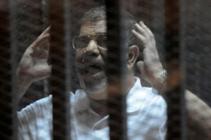 Məhəmməd Mursi edam paltarında