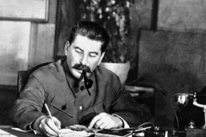 Stalinin gizli parolu: “Pəncərədən daş gəlir” 