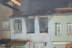 5 min manata görə qayınatasının evini yandırdı 